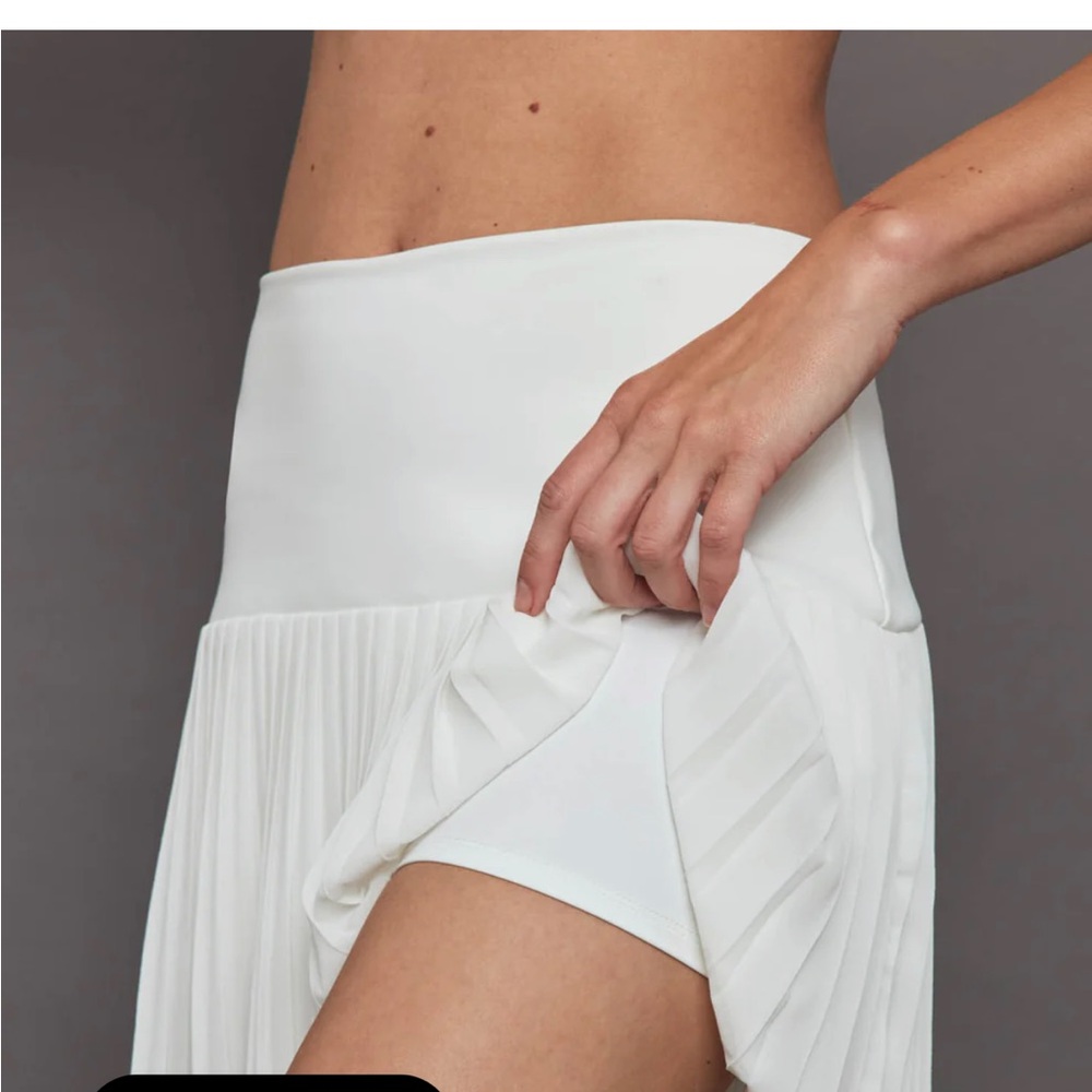 Carbon38 White Pleated Skater Mini Skirt - Picture 2 of 8